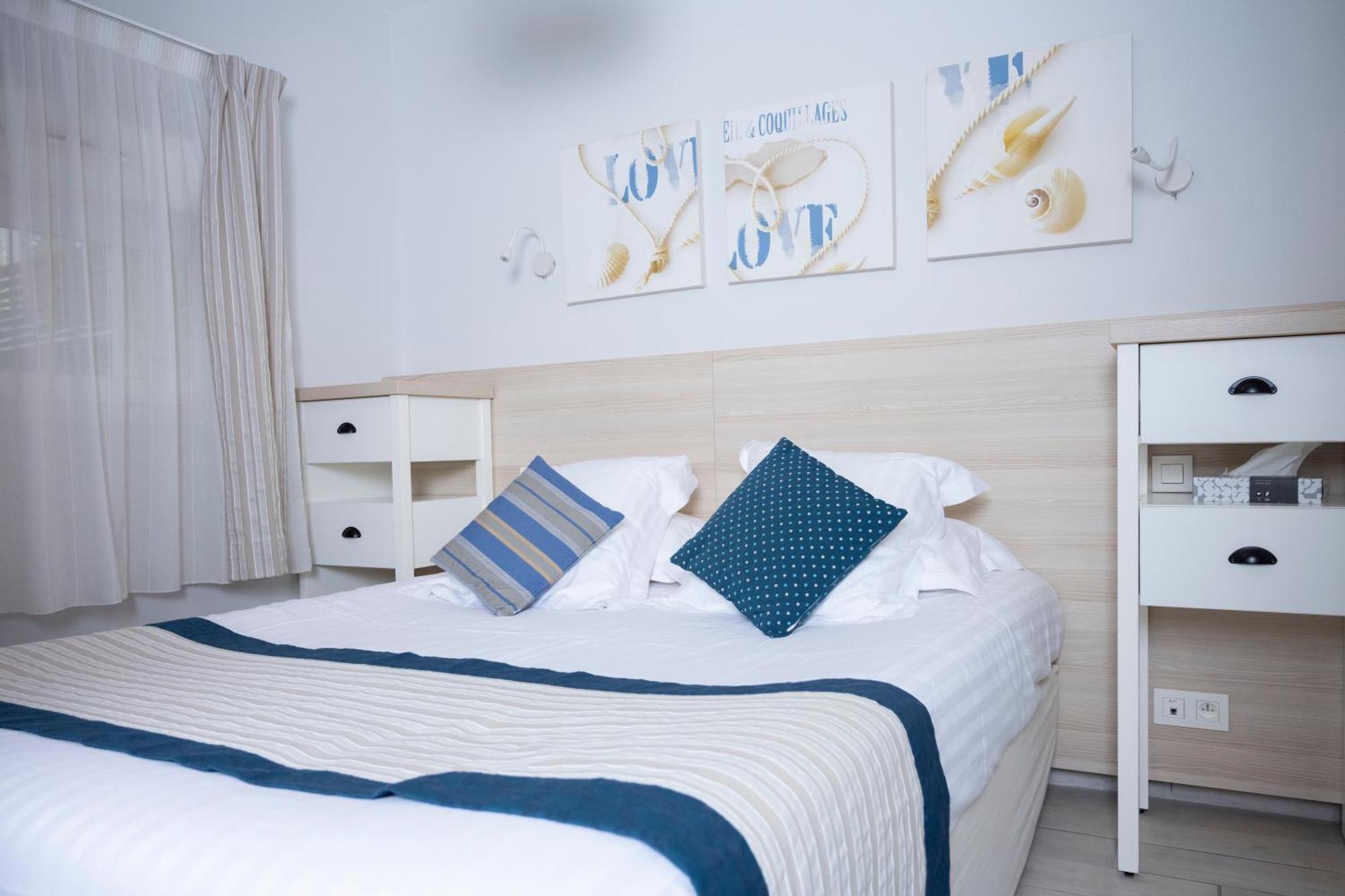 - A Deux Pas De L'eau Aparthotel *